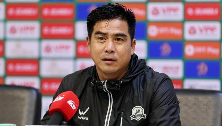 HLV Nguyễn Việt Thắng của CLB Phù Đổng Ninh Bình.